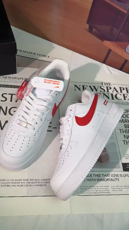 「コラボモデル」Supreme × Nike Air Force 1 Low スニーカー