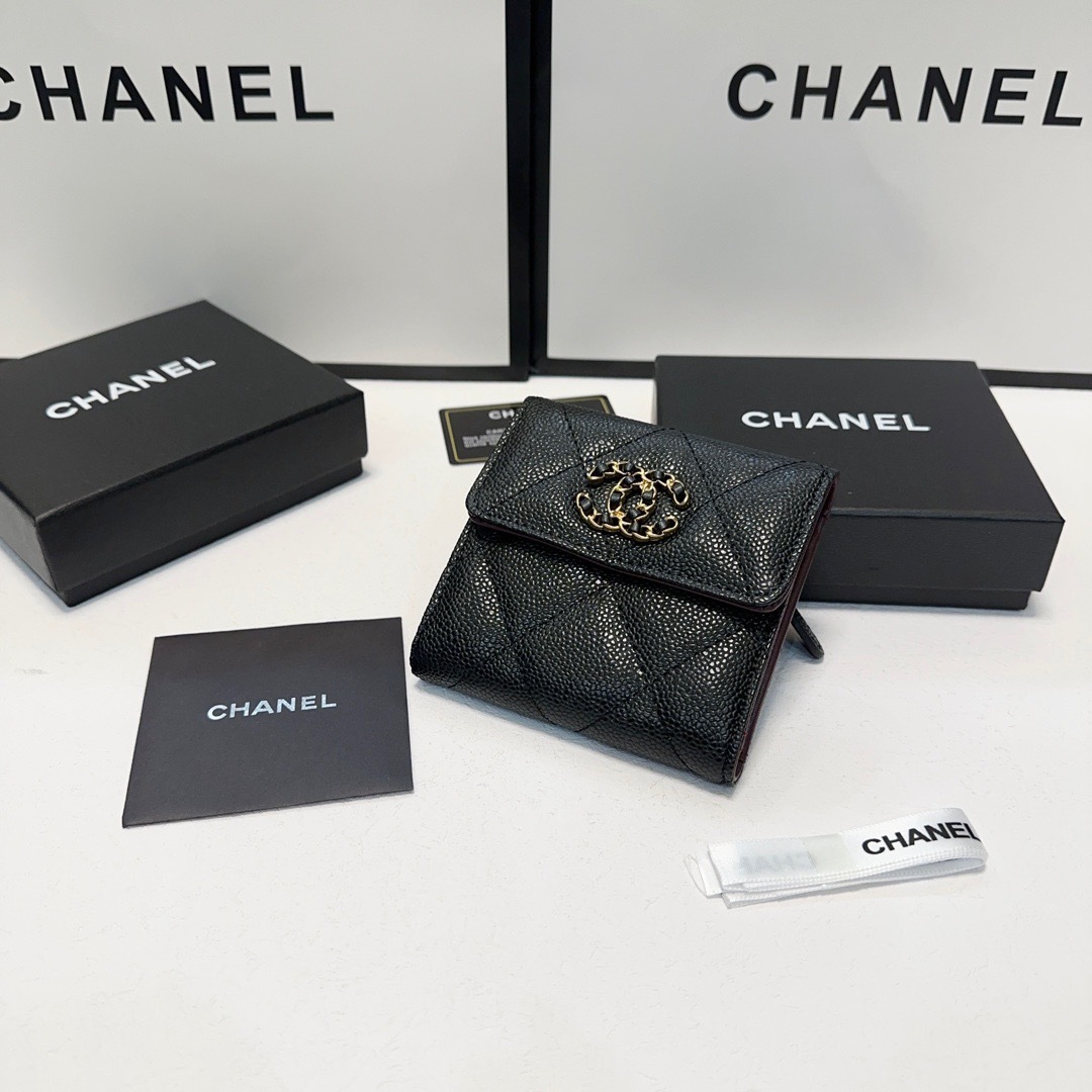 シャネル「Chanel」 ラムスキン フラップ ウォレット 財布