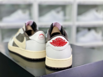 「コラボモデル」Nike Air Jordan 1 Low x Travis Scott「Sail and Ridgerock」