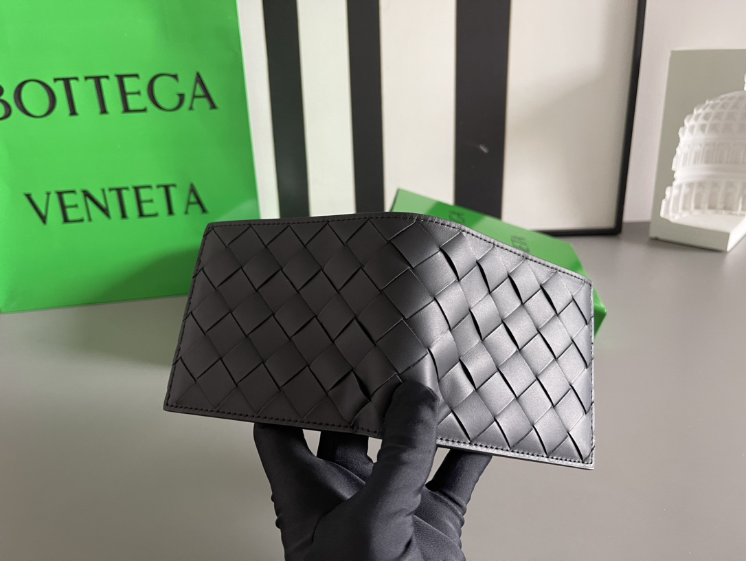 ボッテガ・ヴェネタ「Bottega Veneta」イントレチャート ミディアムコインケース