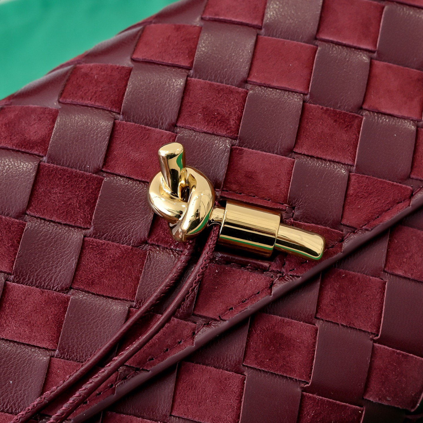 ボッテガ・ヴェネタ「Bottega Veneta」 デザートスエード クラッチバッグ