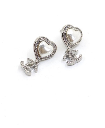 シャネル「Chanel」ホワイト ハート & シーシー イヤリング 最新コレクション 