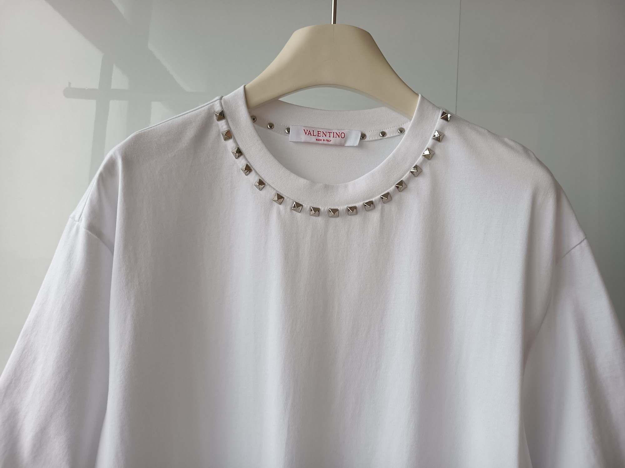 ヴァレンティノ「Valentino」 クラシックシンプルリベットコットン丸首半袖