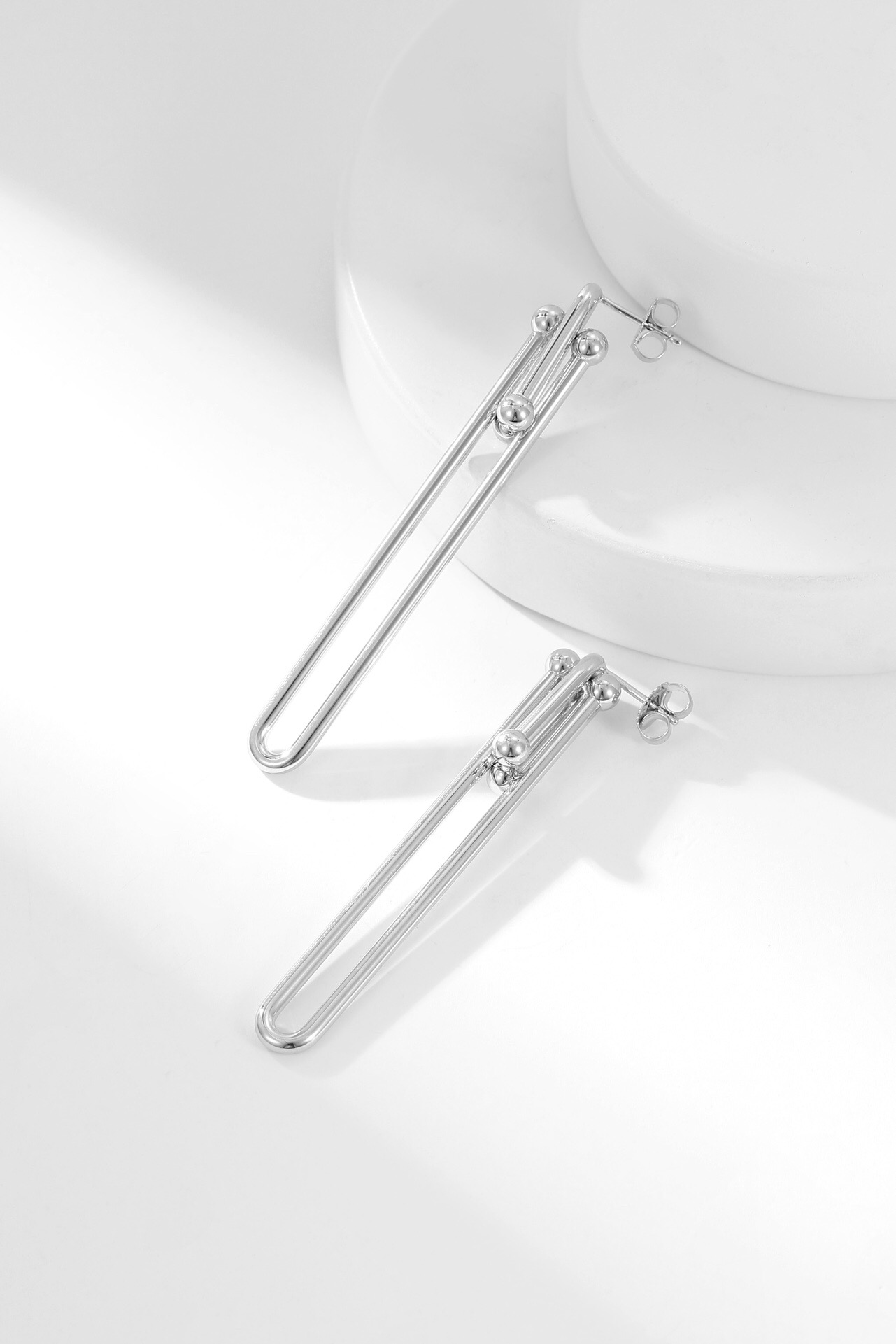 ティファニー「Tiffany & Co.」 HardWear シリーズ ロングスムースイヤリング