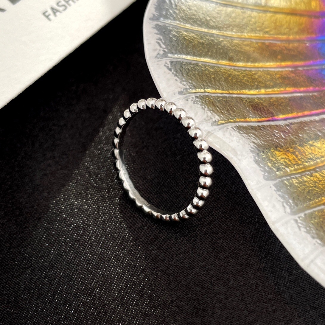 ヴァン クリーフ＆アーペル「Van Cleef & Arpels」Perlée™ pearls of gold リング