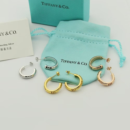 ティファニー「Tiffany & Co.」Atlas X ローマンアラビックフープピアス