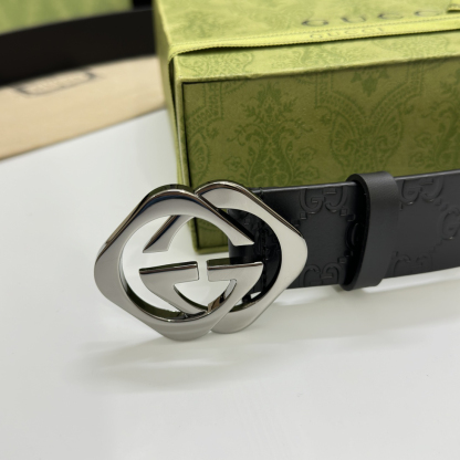 グッチ「Gucci」クラシック エンボスレザー ベルト100CM