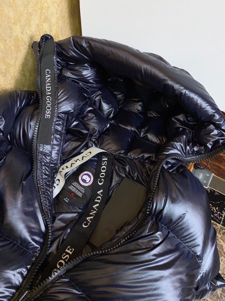 カナダグース「Canada Goose」ダウンジャケット