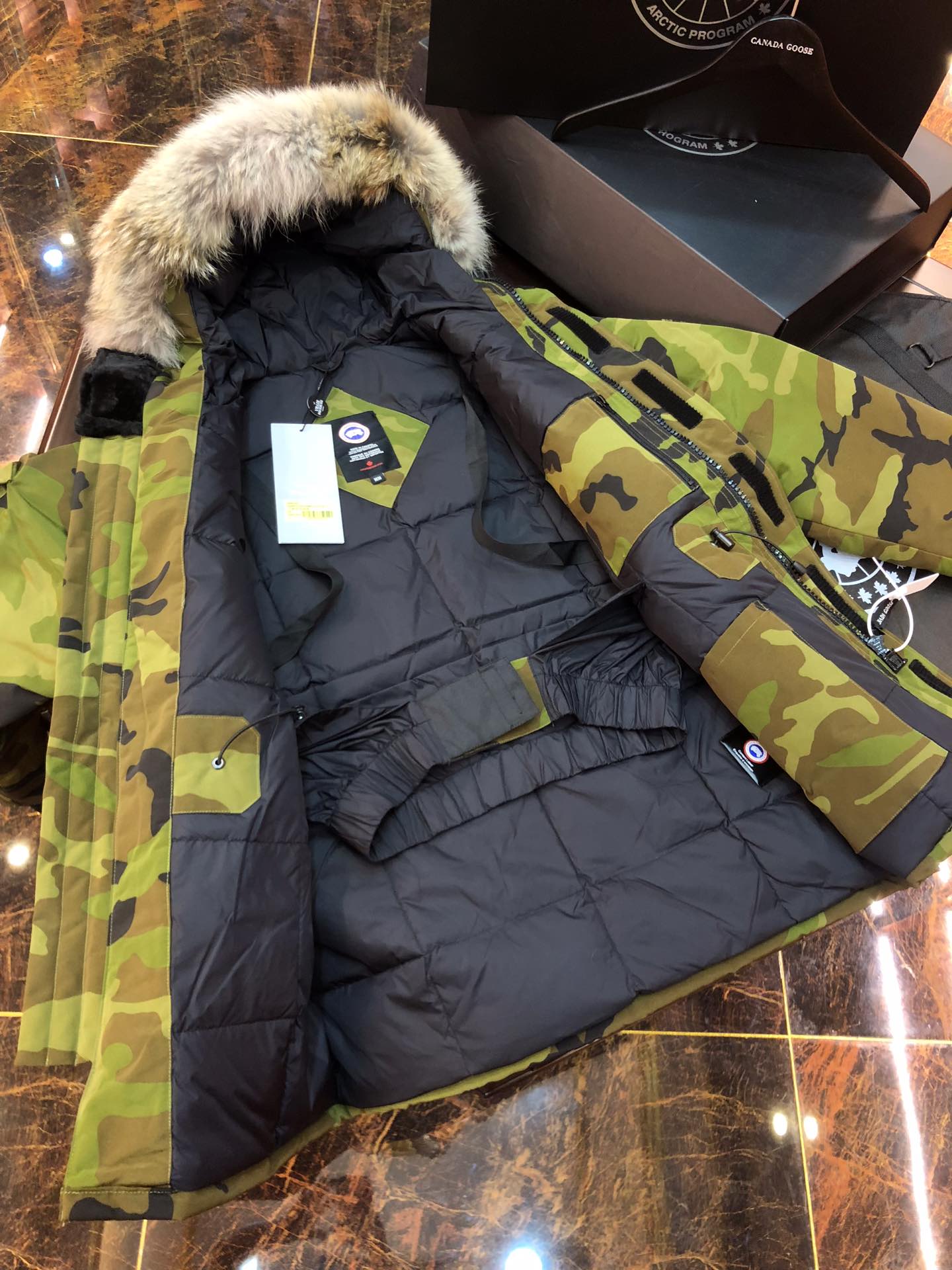 カナダグース「Canada Goose」プレミアムダウンコート