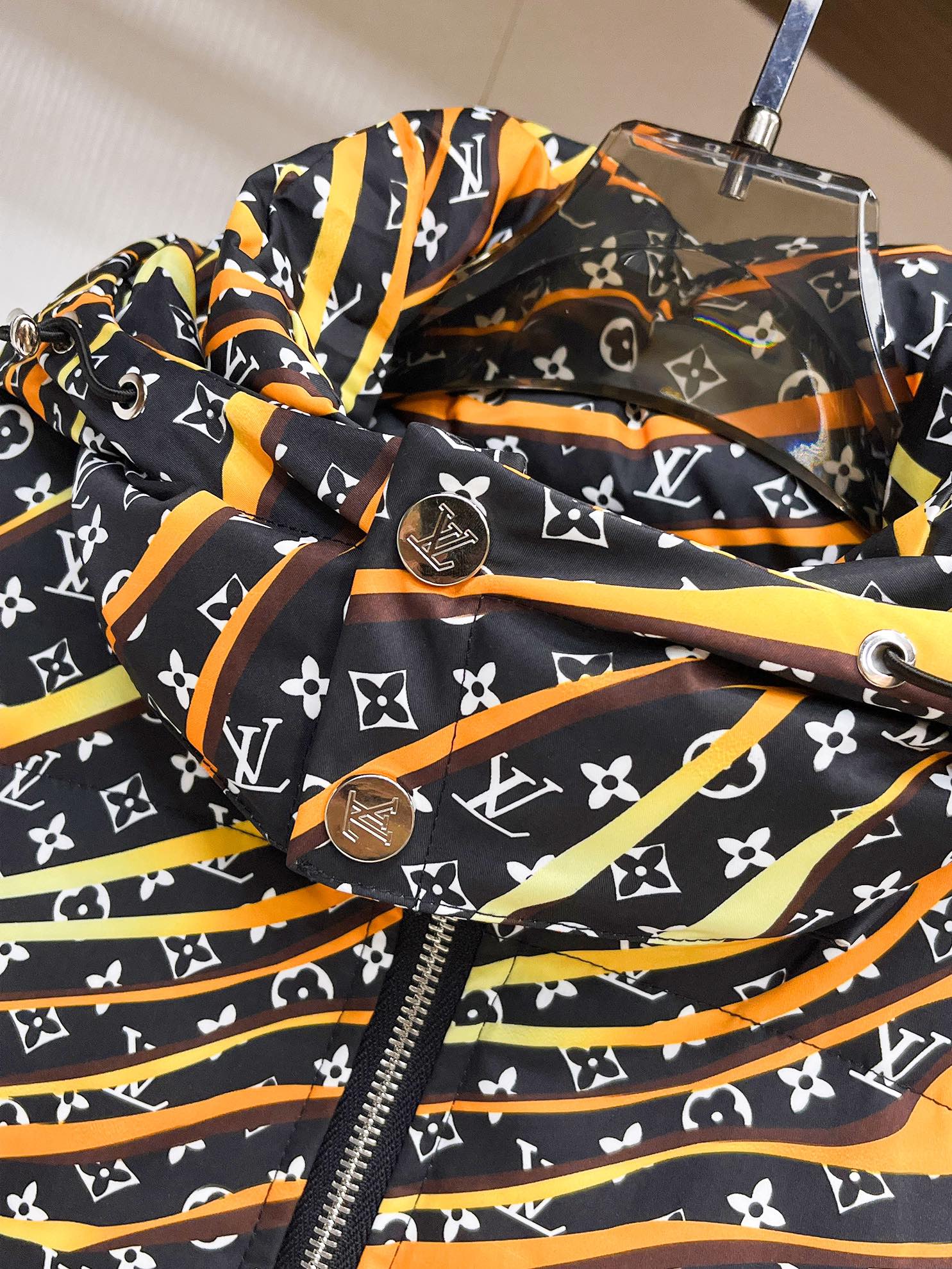 ルイ・ヴィトン「Louis Vuitton」‌ MONOGRAM PILLOW ダウンジャケット