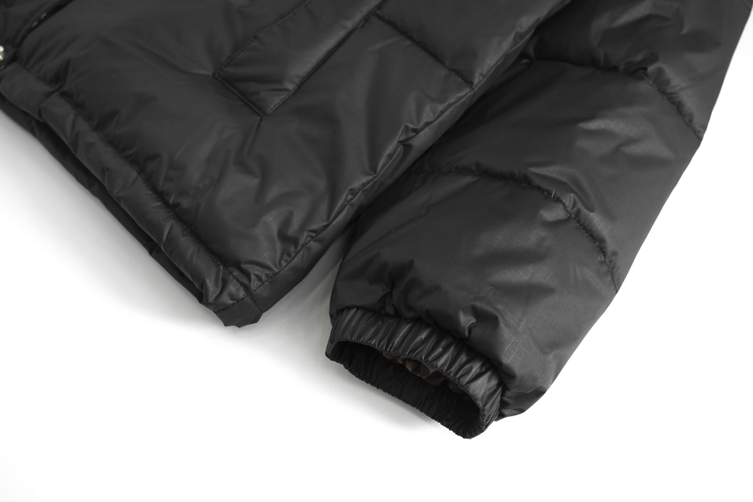 ルイ・ヴィトン「Louis Vuitton」‌ MONOGRAM PILLOW ダウンジャケット