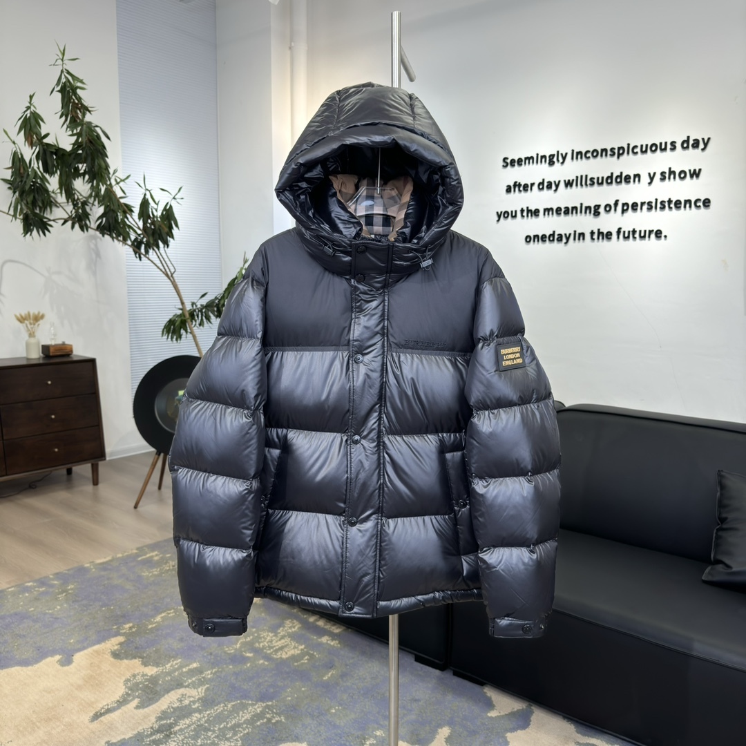 バーバリー「Burberry」アルファベットエンブレムダウンジャケット