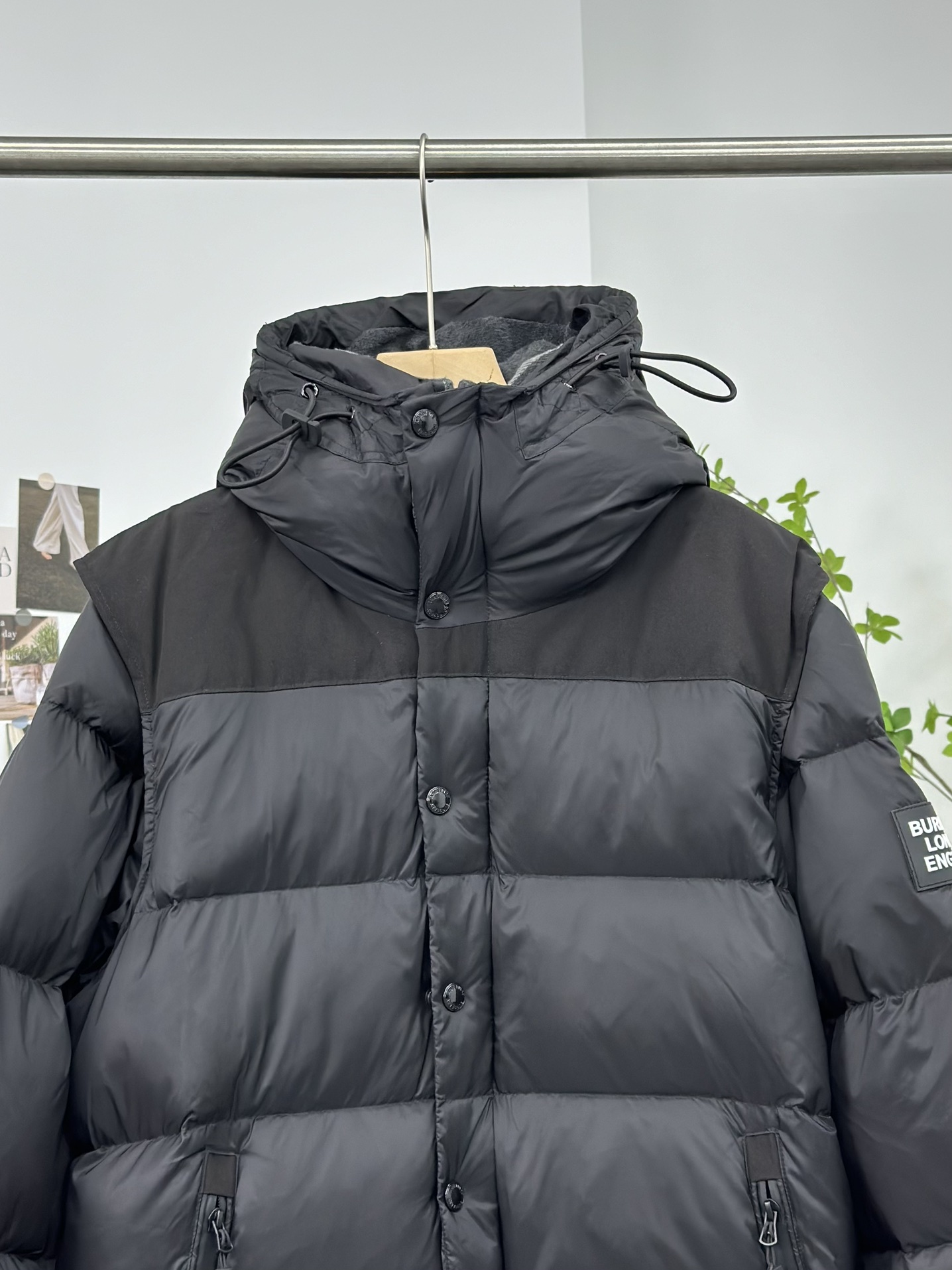 バーバリー「Burberry」 デタッチャブルスリーブ フード付きダウンジャケット