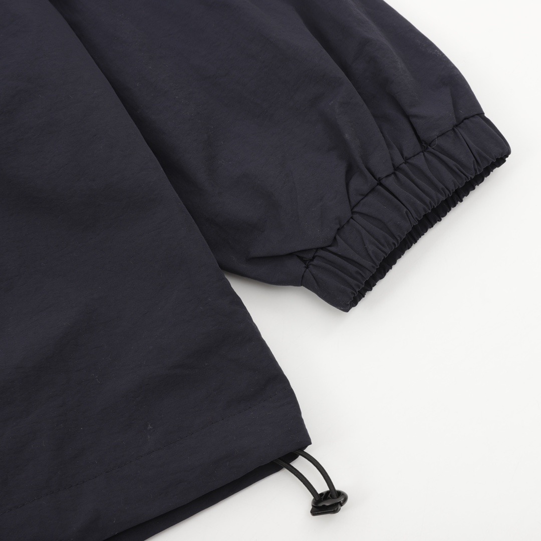 バレンシアガ「Balenciaga」BLCGコラージュアルファベットプリントジャケットポンチョ