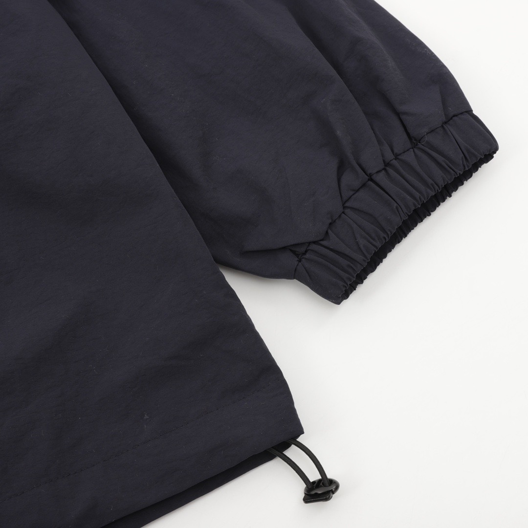 バレンシアガ「Balenciaga」BLCGコラージュアルファベットプリントジャケットポンチョ