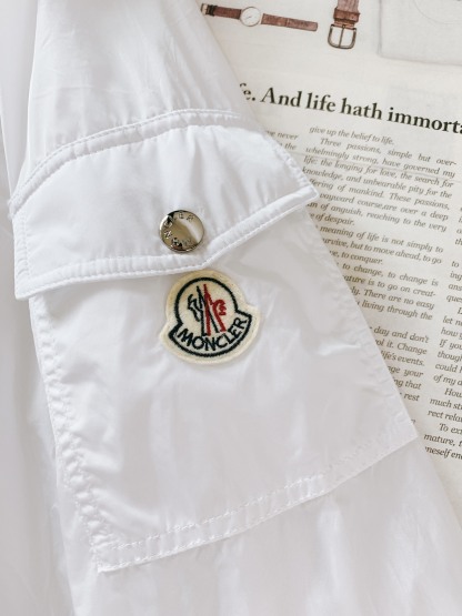 モンクレール「Moncler」 ウォータープルーフ フード付きジャケット