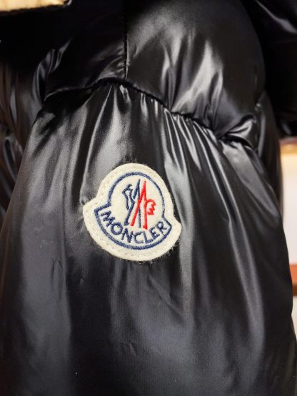 モンクレール「Moncler」ミドル丈フード付きダウンジャケット