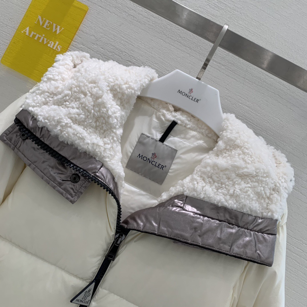 モンクレール「Moncler」ホワイトダウン ラムフード ダウンコート