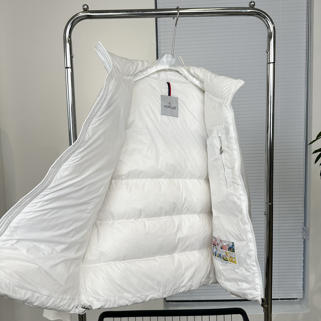 モンクレール「Moncler」ホワイト＆ブラックライン ショート ダウンジャケット メンズ＆レディース