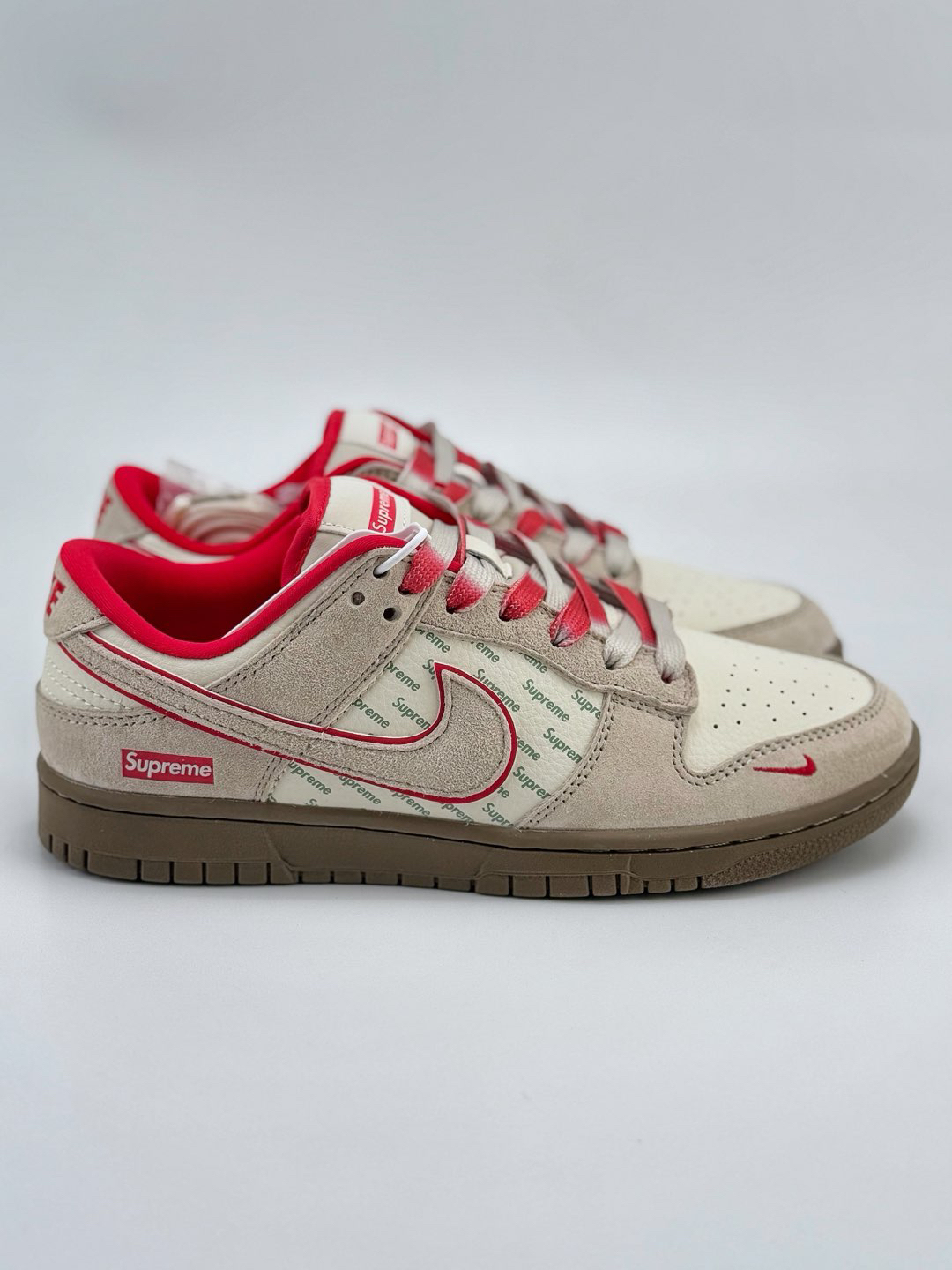 「コラボモデル」Supreme x Nike SB Dunk Low スニーカー