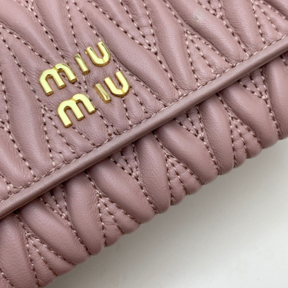 ミュウミュウ「Miu Miu」マテラッセレザー  折り長財布