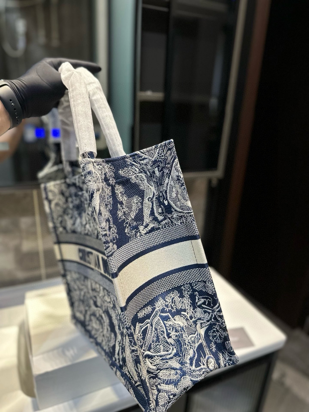 ディオール Dior Book Tote バッグ スモール、ミディアム、ラージの3つのサイズ