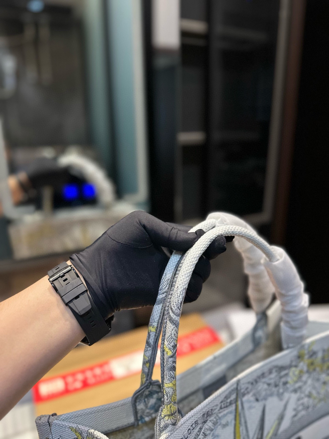 ディオール Dior Book Tote バッグ スモール、ミディアム、ラージの3つのサイズ