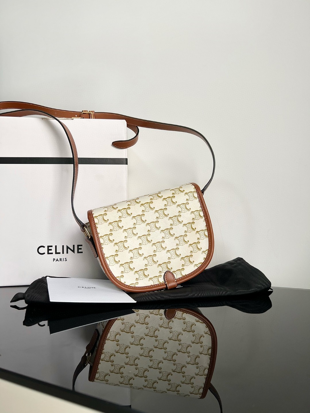 セリーヌ「Celine」FOLCO TRIOMPHE CANVAS サドルバッグ