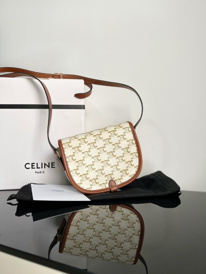 セリーヌ「Celine」FOLCO TRIOMPHE CANVAS サドルバッグ