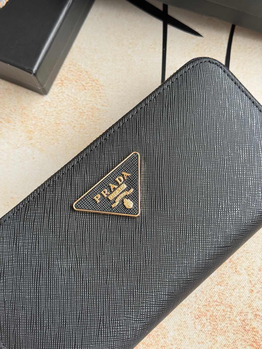 プラダ「PRADA」サフィアーノレザー 財布