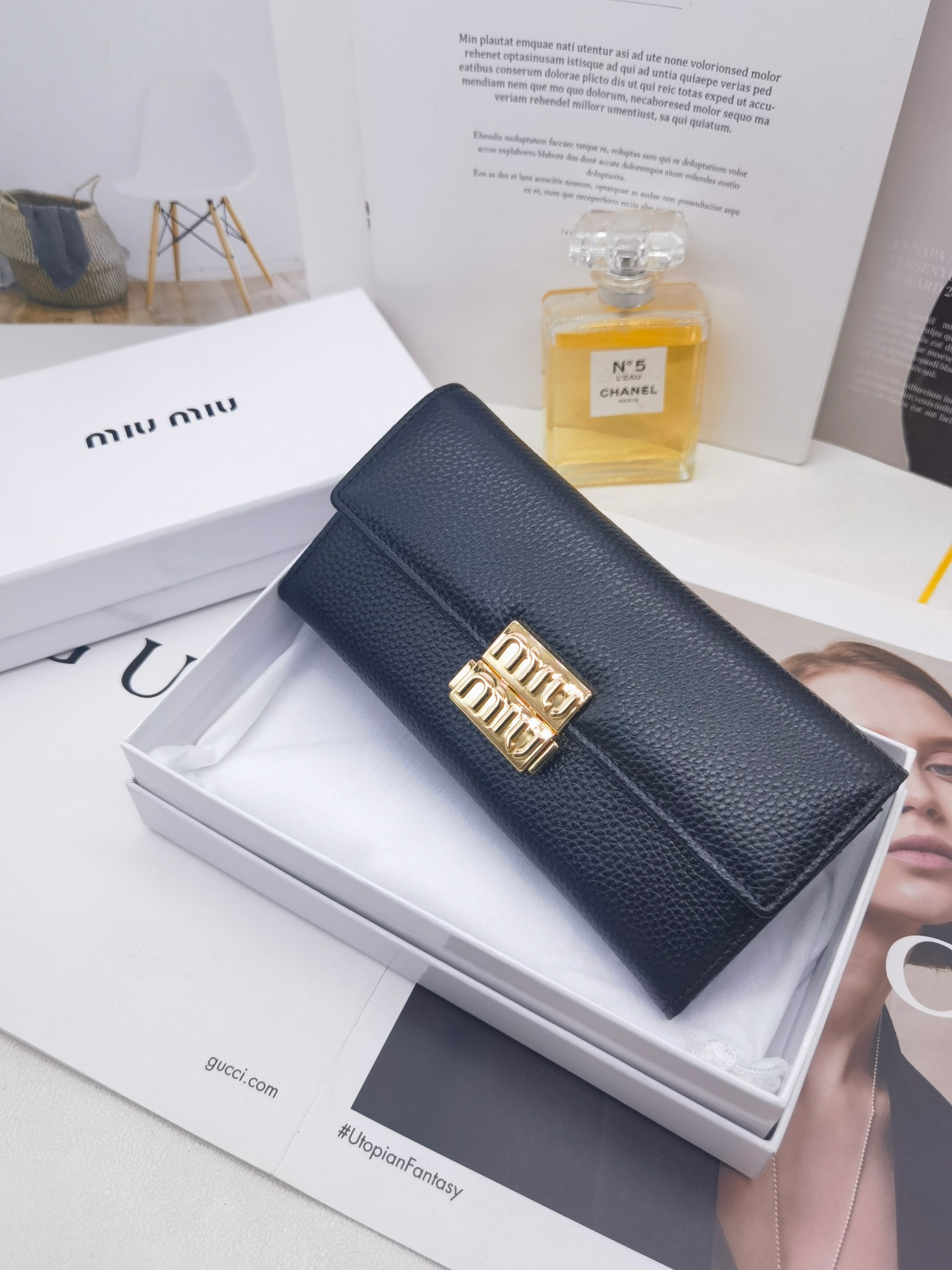 ミュウミュウ「Miu Miu」プレミアムレザー 折り長財布