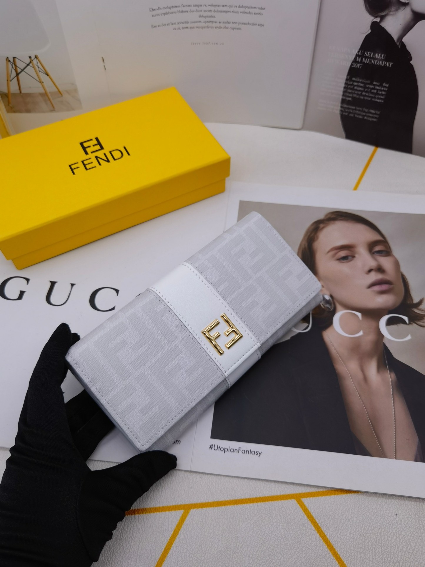 フェンディ「Fendi」高級エンボス牛革の大きな イタリア製財布
