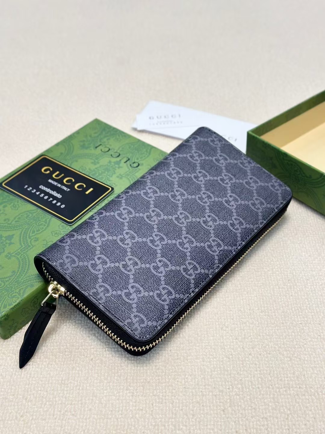 グッチ「Gucci」シグネチャー レザー ウェブ ジップアラウンドウォレット