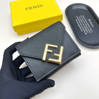 フェンディ「Fendi」FFダイヤモンド財布