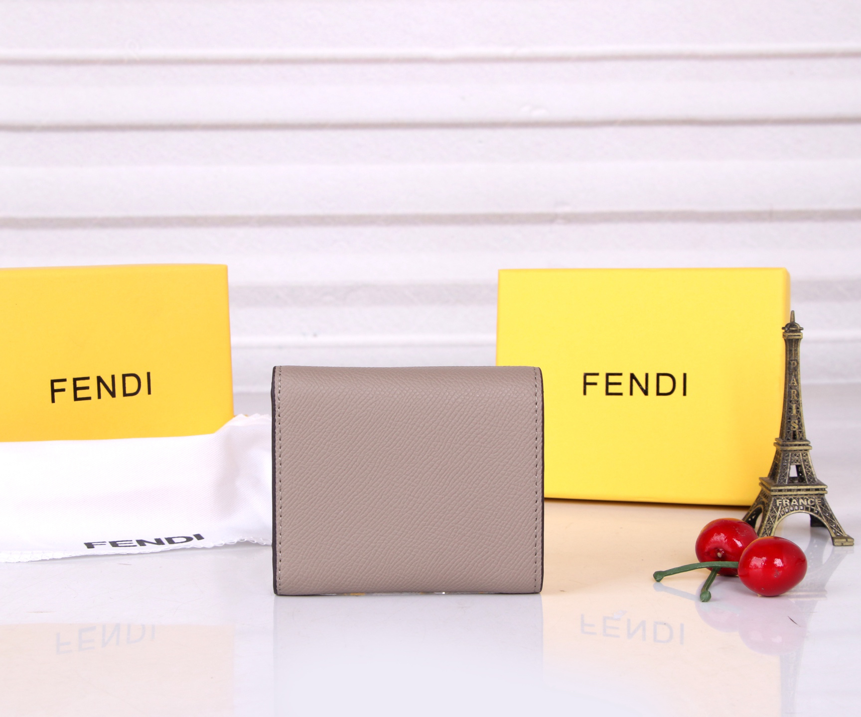 フェンディ「Fendi」FFダイヤモンド財布