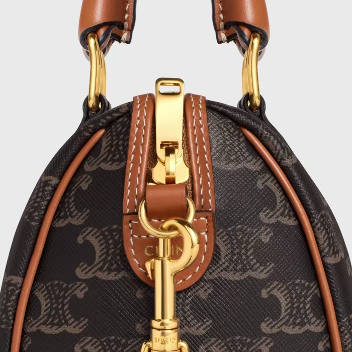 セリーヌ「Celine」TRIOMPHE CANVAS クロスボディバッグ