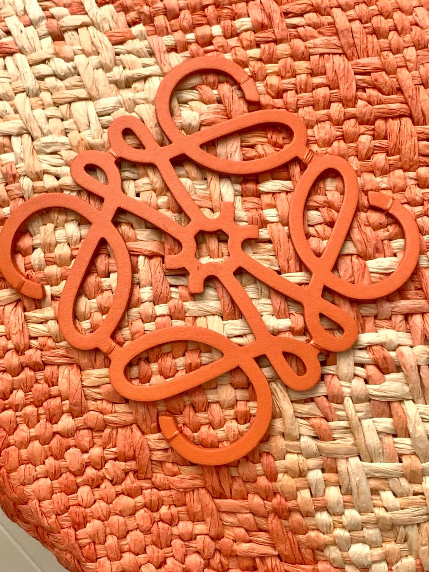 ロエベ「LOEWE」アナグラム バスケットバッグ ミディアム（イラカヤシ&カーフ）