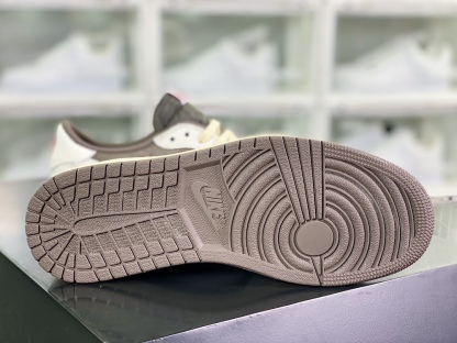 「コラボモデル」Nike Air Jordan 1 Low x Travis Scott「Sail and Ridgerock」