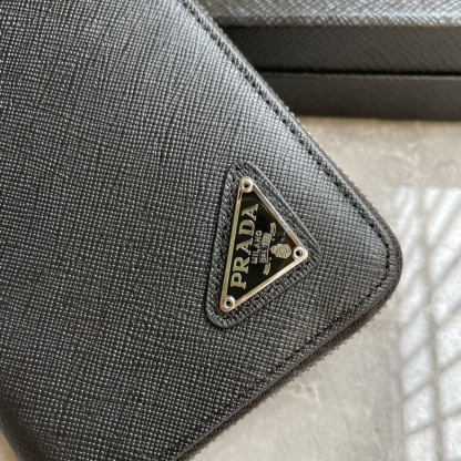 プラダ「PRADA」サフィアーノレザー 財布