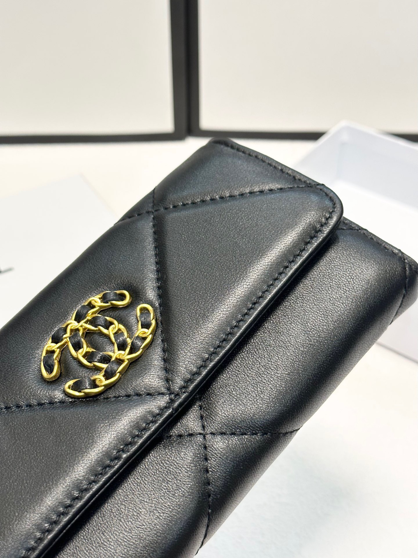 シャネル「Chanel」二つ折りレザーウォレット