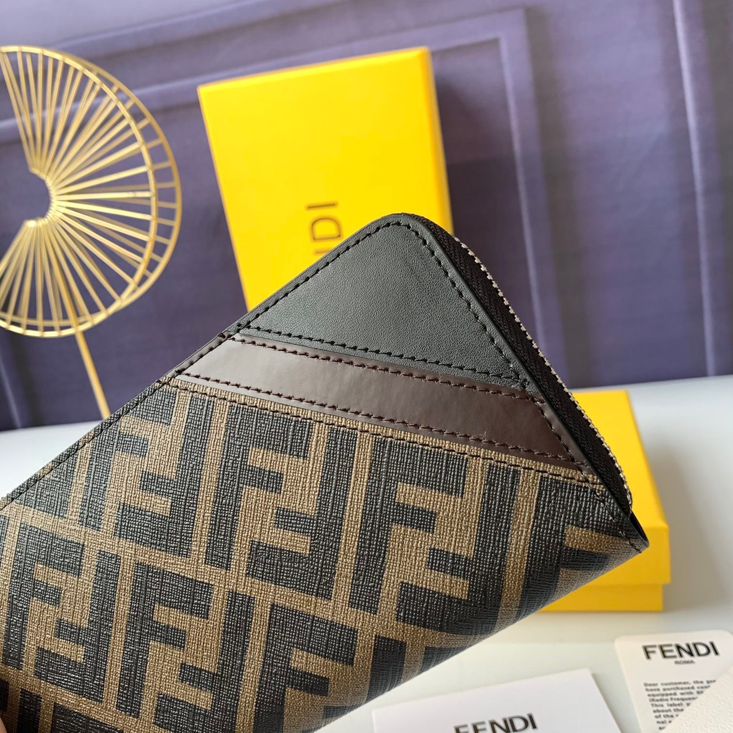 フェンディ「Fendi」ダイアゴナル ジップアラウンド財布