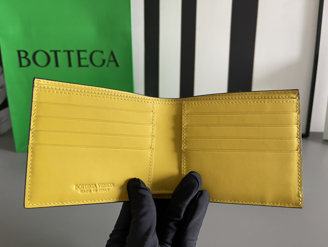 ボッテガ・ヴェネタ「Bottega Veneta」イントレチャート ミディアムコインケース