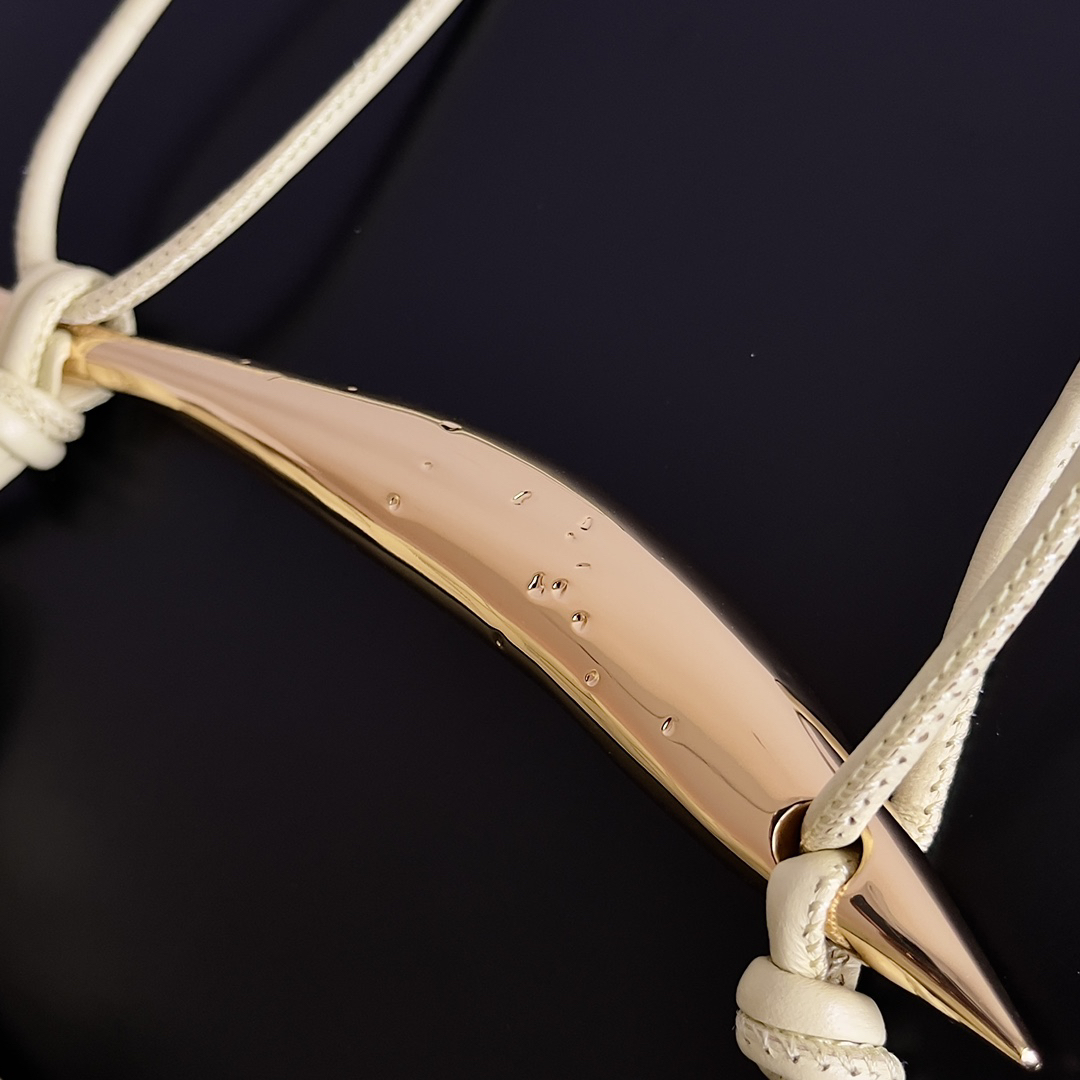 ボッテガ・ヴェネタ「Bottega Veneta」 ミニ サーディンバッグ