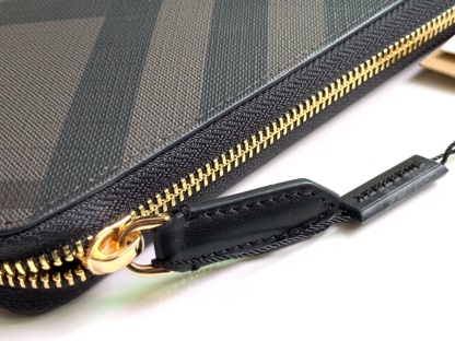 バーバリー「Burberry」チェック柄 ラージジッパーウォレット