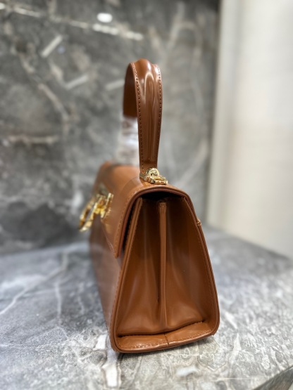 フェラガモ「Ferragamo」ミュージアムコレクション レトロトップハンドルバッグ