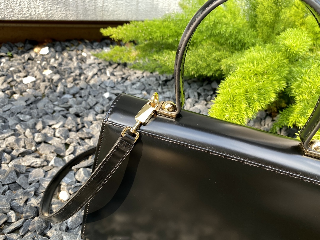 フェラガモ「Ferragamo」ミュージアムコレクション レトロラージトートバッグ