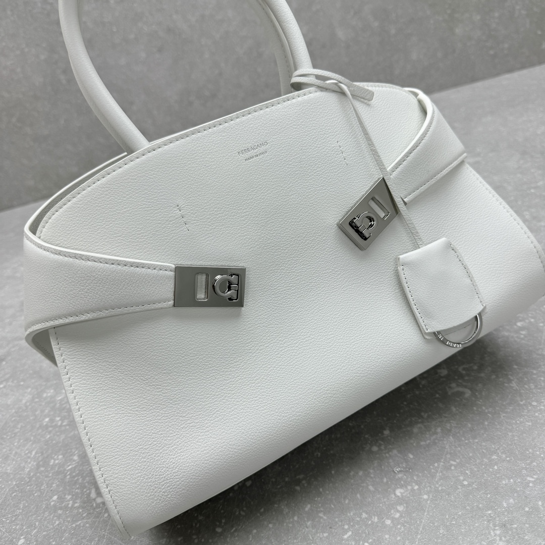 フェラガモ「Ferragamo」小さいジトートバッグ