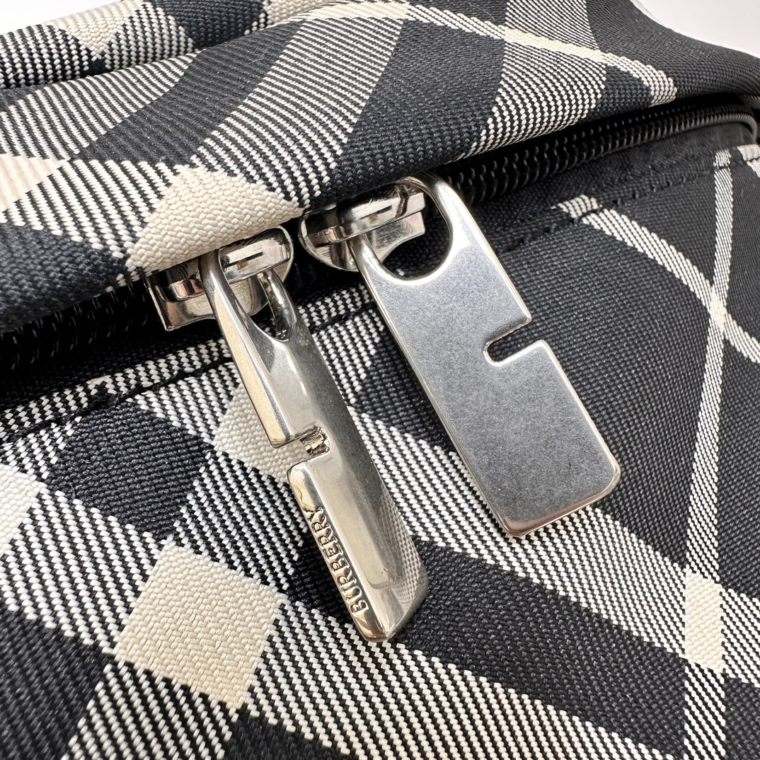 バーバリー「Burberry」ナイト ウェストバッグ