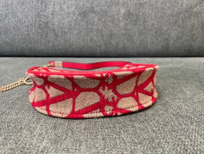 ヴァレンティノ「Valentino」レッドが ミニハンドバッグ