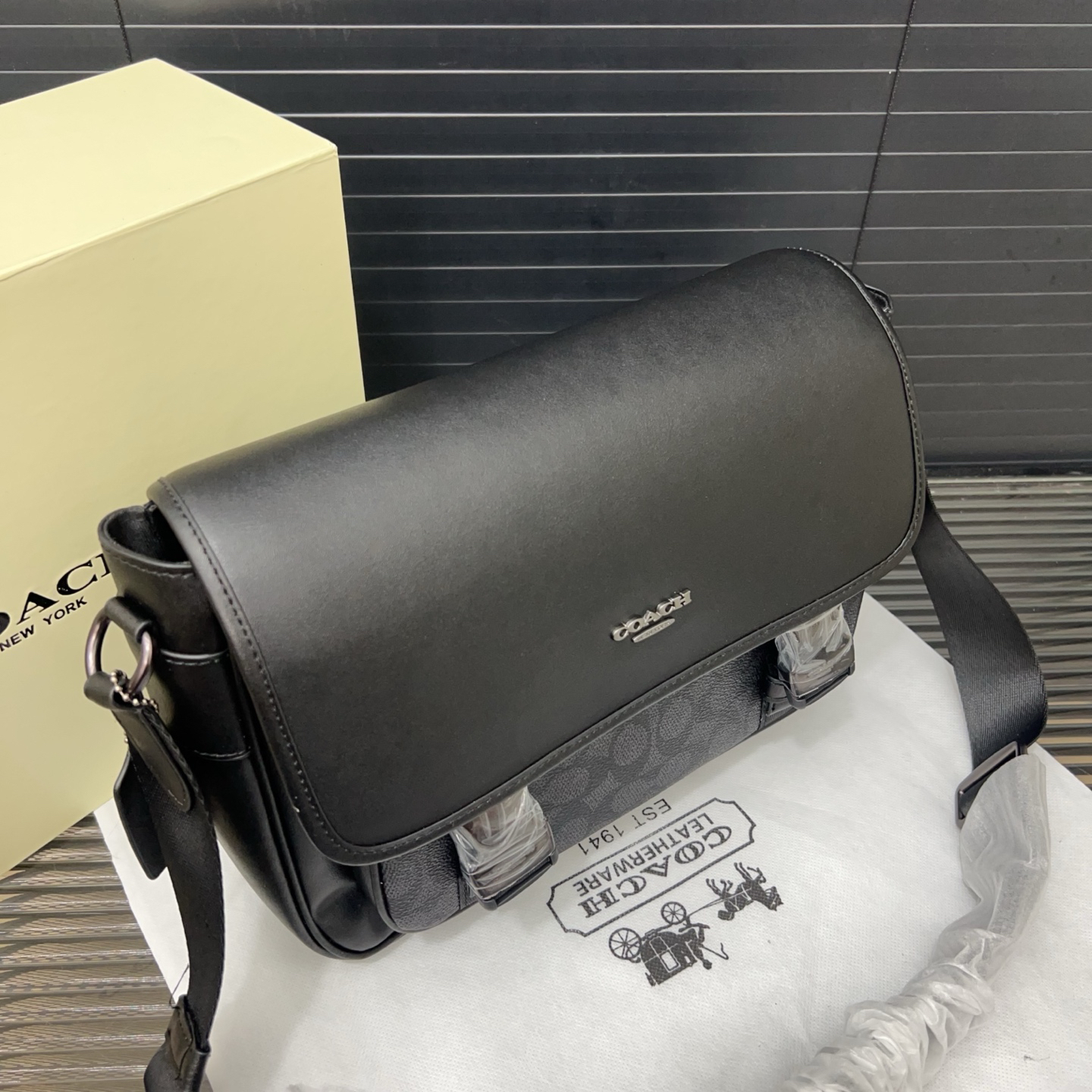 コーチ「Coach」 Racer Tra カラーブロック フラップ メッセンジャーバッグ